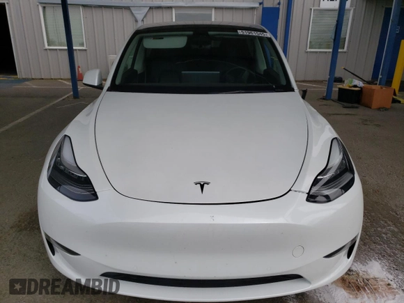 2022 Tesla Model Y Long Range with VIN 7SAYGAEE9NF384400, listed as a Copart auction lot 51961545 with 31,758 mi miles and Salvage Title. Bid and sale history available at DreamBid. Image 5.