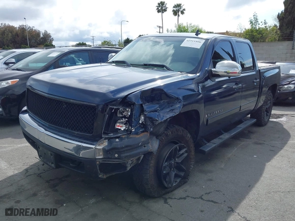 2007 Chevrolet Silverado 1500 LT w/1LT with VIN 2GCEC13C971730593, listed as a IAAI auction lot 41911806 with 192,098 mi miles. Bid and sale history available at carsss.com. Image 2.