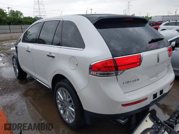 2012 Lincoln MKX z VIN 2LMDJ8JK2CBL09145, wystawiony jako IAAI lot #42309315 z przebiegiem 140 219 mil mil oraz . Historia ofert i sprzedaży dostępna na DreamBid. Obrazek 3.