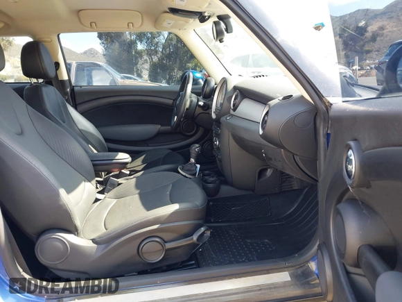 2011 MINI Hardtop with VIN WMWSU3C54BT097742, listed as a IAAI auction lot 42129645 with 115,679 mi miles and . Bid and sale history available at DreamBid. Image 5.