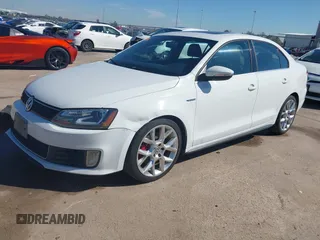 2014 Volkswagen Jetta GLI Edition 30 z VIN 3VW4S7AJ3EM278162, wystawiony jako IAAI lot #41649711 z przebiegiem 136 402 mil mil oraz . Historia ofert i sprzedaży dostępna na DreamBid. Obrazek 17.