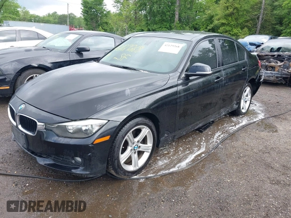 2013 BMW 3 Series 320i xDrive с VIN WBA3C3C55DF982704, выставлен на аукционе IAAI как лот 42129268 с пробегом 112 318 миль миль и . История ставок и продаж доступна на DreamBid. Изображение 2.