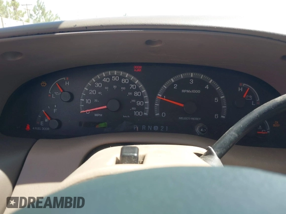 1999 Ford Expedition XLT with VIN 1FMPU18L2XLB92596, listed as a IAAI auction lot 42564012 with Not provided miles and . Bid and sale history available at DreamBid. Image 7.