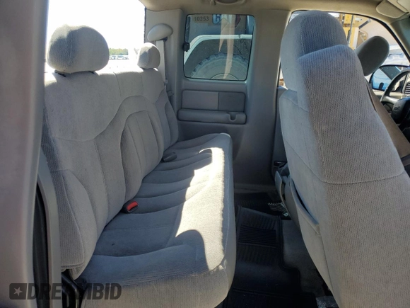 2000 GMC New Sierra 1500 SL with VIN 2GTEC19V3Y1237647, listed as a Copart auction lot 47478435 with 218,258 mi miles and Salvage Title. Bid and sale history available at carsss.com. Image 10.