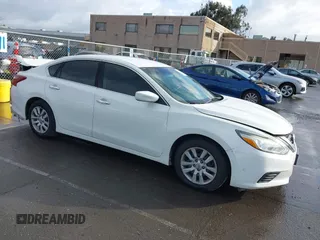 2016 Nissan Altima SR with VIN 1N4AL3AP5GC220645, listed as a IAAI auction lot 41938564 with 202,222 mi miles and . Bid and sale history available at carsss.com. Image 1.