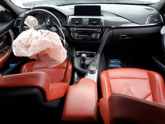 2016 BMW M3 z VIN WBS8M9C55G5G41723, wystawiony jako Copart lot #47812325 z przebiegiem 62 290 mil mil oraz Szkoda całkowita • Salvage title. Historia ofert i sprzedaży dostępna na DreamBid. Obrazek 8.
