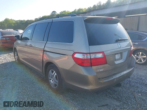 2006 Honda Odyssey EX with VIN 5FNRL38456B428213, listed as a IAAI auction lot 42036797 with 220,556 mi miles. Bid and sale history available at carsss.com. Image 3.