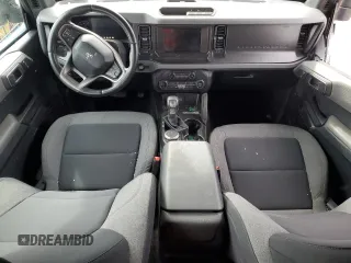 2021 Ford Bronco z VIN 1FMEE5BP8MLA68271, wystawiony jako Copart lot #72126884 z przebiegiem 36 942 mil mil oraz Szkoda całkowita • Salvage title. Historia ofert i sprzedaży dostępna na DreamBid. Obrazek 8.