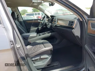 2024 Volkswagen Atlas SE z VIN 1V2HR2CA8RC563655, wystawiony jako IAAI lot #42586812 z przebiegiem 36 426 mil mil oraz . Historia ofert i sprzedaży dostępna na DreamBid. Obrazek 5.