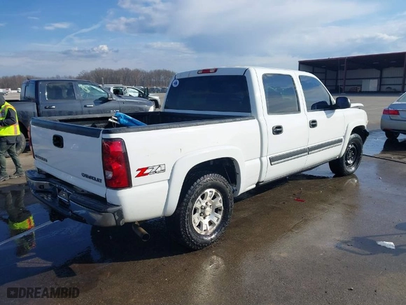 2004 Chevrolet Silverado 1500 Crew Cab LT with VIN 2GCEK13T541343313, listed as a IAAI auction lot 41617812 with 189,916 mi miles. Bid and sale history available at carsss.com. Image 4.