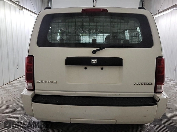 2011 Dodge Nitro SE z VIN 1D4PT2GK2BW589063, wystawiony jako IAAI lot #42408917 z przebiegiem 160 504 mil mil oraz . Historia ofert i sprzedaży dostępna na DreamBid. Obrazek 4.