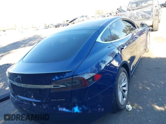 2019 Tesla Model S 75D z VIN 5YJSA1E27KF333645, wystawiony jako IAAI lot #41647989 z przebiegiem 52 528 mil mil oraz . Historia ofert i sprzedaży dostępna na DreamBid. Obrazek 17.