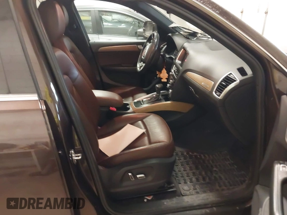 2014 Audi Q5 Premium z VIN WA1CFAFP1EA058507, wystawiony jako IAAI lot #41501694 z przebiegiem 114 181 mil mil oraz . Historia ofert i sprzedaży dostępna na DreamBid. Obrazek 5.