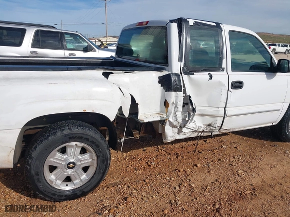 2003 Chevrolet Silverado 1500 LS with VIN 1GCEC19V13Z218093, listed as a IAAI auction lot 41016260 with 237,633 mi miles. Bid and sale history available at carsss.com. Image 6.