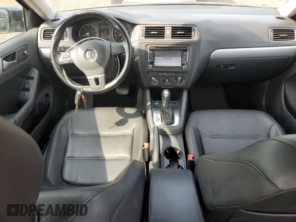 2014 Volkswagen Jetta SE z VIN 3VWD17AJ8EM405443, wystawiony jako Copart lot #59843445 z przebiegiem 156 331 mil mil oraz Szkoda całkowita • Salvage title. Historia ofert i sprzedaży dostępna na DreamBid. Obrazek 8.