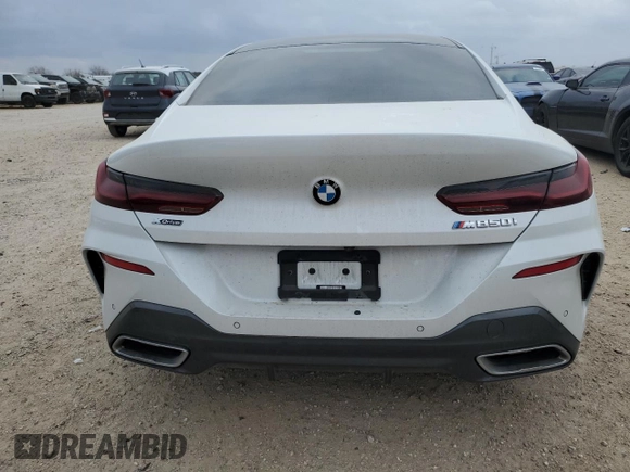 2023 BMW 8 Series M850i z VIN WBAGV8C01PCK29190, wystawiony jako Copart lot #47189205 z przebiegiem 32 691 mil mil oraz Szkoda całkowita • Salvage title. Historia ofert i sprzedaży dostępna na DreamBid. Obrazek 6.