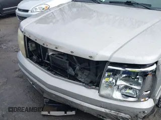 2005 Cadillac Escalade ESV z VIN 3GYFK66N55G224467, wystawiony jako IAAI lot #41352802 z przebiegiem Nie podano mil oraz . Historia ofert i sprzedaży dostępna na DreamBid. Obrazek 13.