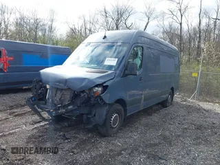 2019 Mercedes-Benz Sprinter Cargo z VIN WD4PF1CD1KP147624, wystawiony jako IAAI lot #41832359 z przebiegiem 68 434 mil mil oraz . Historia ofert i sprzedaży dostępna na DreamBid. Obrazek 2.