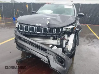 2024 Jeep Compass Latitude with VIN 3C4NJDBNXRT120438, listed as a IAAI auction lot 41972886 with 10,133 mi miles. Bid and sale history available at carsss.com. Image 6.