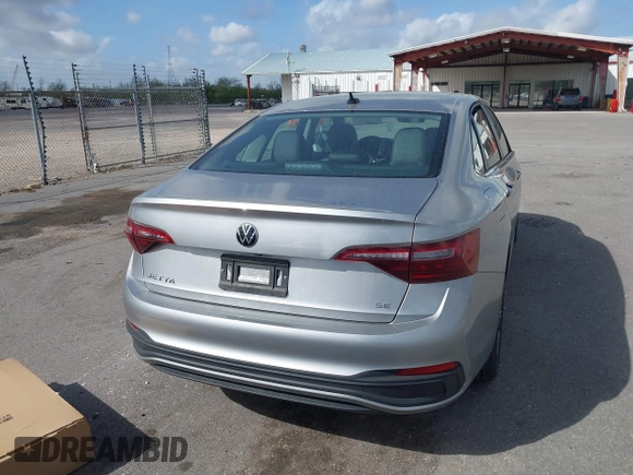2023 Volkswagen Jetta SE z VIN 3VW7M7BU2PM056005, wystawiony jako IAAI lot #41768826 z przebiegiem 33 838 mil mil oraz . Historia ofert i sprzedaży dostępna na DreamBid. Obrazek 17.