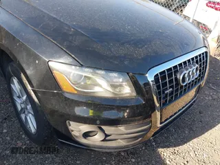 2010 Audi Q5 Premium Plus z VIN WA1LKAFP4AA014040, wystawiony jako IAAI lot #42105544 z przebiegiem Nie podano mil oraz . Historia ofert i sprzedaży dostępna na DreamBid. Obrazek 6.