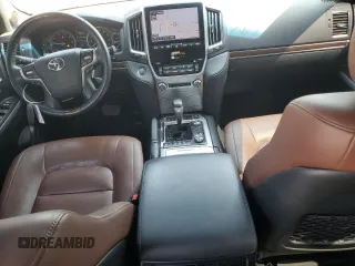 2021 Toyota Land Cruiser z VIN JTMCY7AJ9M4101638, wystawiony jako Copart lot #49609434 z przebiegiem 58 817 mil mil oraz Szkoda całkowita • Salvage title. Historia ofert i sprzedaży dostępna na DreamBid. Obrazek 8.