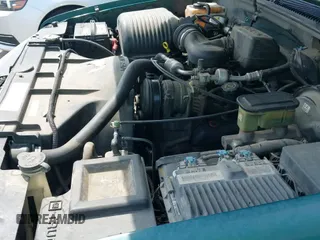 1997 Chevrolet Silverado 1500 z VIN 1GCEC14W2VZ128566, wystawiony jako IAAI lot #43148276 z przebiegiem 220 342 mil mil oraz . Historia ofert i sprzedaży dostępna na DreamBid. Obrazek 12.