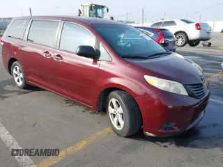2011 Toyota Sienna with VIN 5TDZK3DCXBS157316, listed as a IAAI auction lot 41240896 with 117,437 mi miles. Bid and sale history available at carsss.com. Image 1.