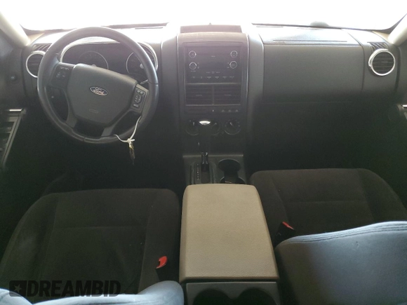 2010 Ford Explorer XLT z VIN 1FMEU7DE4AUA83284, wystawiony jako Copart lot #62513215 z przebiegiem 134 656 mil mil oraz Szkoda całkowita • Salvage title. Historia ofert i sprzedaży dostępna na DreamBid. Obrazek 8.