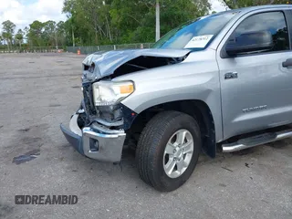 2017 Toyota Tundra SR5 z VIN 5TFRW5F10HX221961, wystawiony jako IAAI lot #42178312 z przebiegiem 54 904 mil mil oraz . Historia ofert i sprzedaży dostępna na DreamBid. Obrazek 6.