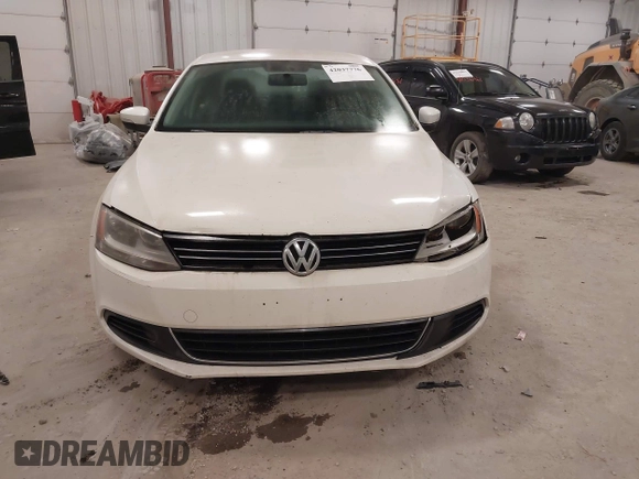 2013 Volkswagen Jetta Sedan SE with VIN 3VWDP7AJ1DM416331, listed as a IAAI auction lot 42037776 with 195,983 mi miles. Bid and sale history available at carsss.com. Image 6.