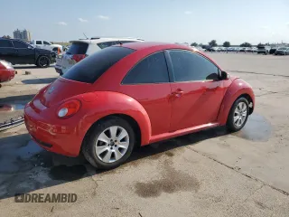 2010 Volkswagen New Beetle Coupe with VIN 3VWPG3AG8AM010195, listed as a Copart auction lot 76012754 with 0 mi miles and Salvage Title. Bid and sale history available at carsss.com. Image 3.