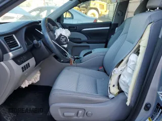 2019 Toyota Highlander LE z VIN 5TDZZRFH2KS312304, wystawiony jako Copart lot #41061594 z przebiegiem 27 969 mil mil oraz Nie do naprawy • Non repairable. Historia ofert i sprzedaży dostępna na DreamBid. Obrazek 7.