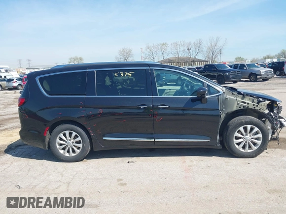 2018 Chrysler Pacifica Touring L z VIN 2C4RC1BG6JR253880, wystawiony jako IAAI lot #42115375 z przebiegiem 98 551 mil mil oraz . Historia ofert i sprzedaży dostępna na DreamBid. Obrazek 14.