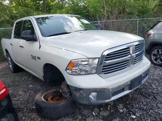 2016 Ram 1500 Lone Star z VIN 3C6RR6LT4GG300840, wystawiony jako IAAI lot #42456323 z przebiegiem 284 933 mil mil oraz . Historia ofert i sprzedaży dostępna na DreamBid. Obrazek 1.