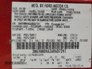 2010 Mercury Milan z VIN 3MEHM0HA3AR607241, wystawiony jako Copart lot #61225435 z przebiegiem 111 038 mil mil oraz Szkoda całkowita • Salvage title. Historia ofert i sprzedaży dostępna na DreamBid. Obrazek 12.