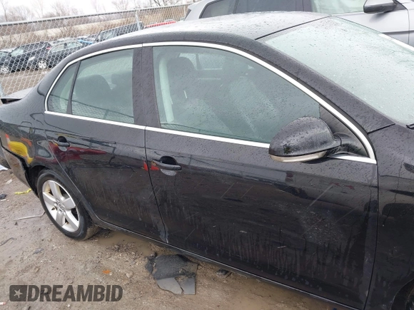 2009 Volkswagen Jetta Sedan SE with VIN 3VWRM71K39M061922, listed as a IAAI auction lot 41833902 with 207,905 mi miles. Bid and sale history available at carsss.com. Image 13.