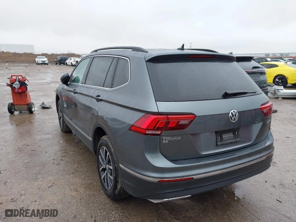 2020 Volkswagen Tiguan SE with VIN 3VV2B7AX4LM024554, listed as a IAAI auction lot 41546316 with 47,657 mi miles. Bid and sale history available at carsss.com. Image 3.