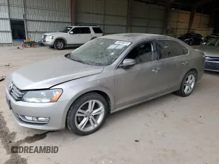 2013 Volkswagen Passat SEL Premium z VIN 1VWCN7A39DC005618, wystawiony jako Copart lot #44128135 z przebiegiem 180 356 mil mil oraz Szkoda całkowita • Salvage title. Historia ofert i sprzedaży dostępna na DreamBid. Obrazek 1.