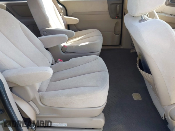 2008 Kia Sedona LX with VIN KNDMB233086261988, listed as a IAAI auction lot 41612389 with 170,947 mi miles. Bid and sale history available at carsss.com. Image 8.