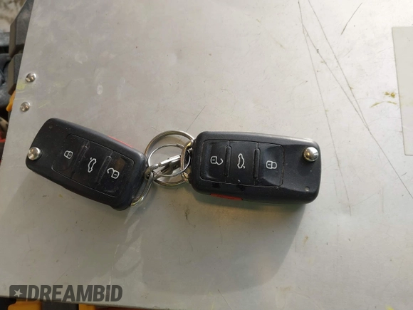 2018 Volkswagen Beetle S z VIN 3VWFD7AT6JM703758, wystawiony jako IAAI lot #41381842 z przebiegiem Nie podano mil oraz . Historia ofert i sprzedaży dostępna na DreamBid. Obrazek 11.