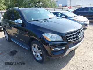 2015 Mercedes-Benz M 350 z VIN 4JGDA5HB7FA543412, wystawiony jako IAAI lot #42176339 z przebiegiem 136 704 mil mil oraz . Historia ofert i sprzedaży dostępna na DreamBid. Obrazek 1.