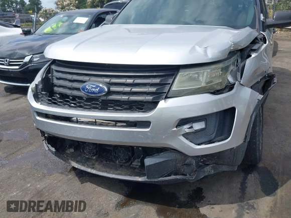 2016 Ford Police Interceptor Utility z VIN 1FM5K8AR5GGA04361, wystawiony jako IAAI lot #40237610 z przebiegiem 126 853 mil mil oraz . Historia ofert i sprzedaży dostępna na DreamBid. Obrazek 6.