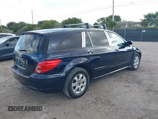2006 Mercedes-Benz R-Class 3.5L with VIN 4JGCB65E16A026362, listed as a IAAI auction lot 41566013 with 110,626 mi miles. Bid and sale history available at carsss.com. Image 4.