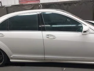 2011 Mercedes-Benz S 63 AMG with VIN WDDNG7EB7BA402556, listed as a IAAI auction lot 42097570 with 77,145 mi miles and . Bid and sale history available at DreamBid. Image 13.