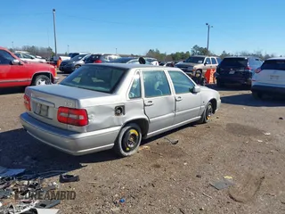 1999 Volvo S70 z VIN YV1LS56D4X2567657, wystawiony jako IAAI lot #41383089 z przebiegiem Nie podano mil oraz . Historia ofert i sprzedaży dostępna na DreamBid. Obrazek 4.