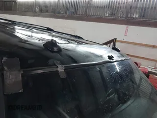 2003 Chevrolet Suburban LS z VIN 1GNFK16T93J211098, wystawiony jako IAAI lot #41494713 z przebiegiem 366 222 mil mil oraz . Historia ofert i sprzedaży dostępna na DreamBid. Obrazek 14.