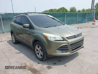 2013 Ford Escape SE z VIN 1FMCU9GX9DUC98437, wystawiony jako IAAI lot #42393299 z przebiegiem 210 014 mil mil oraz . Historia ofert i sprzedaży dostępna na DreamBid. Obrazek 1.