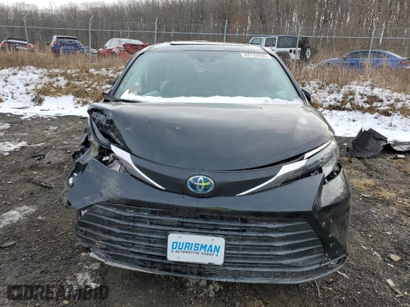 2025 Toyota Sienna XLE with VIN 5TDYRKEC2SS235037, listed as a Copart auction lot 42732585 with 2,347 mi miles and Salvage Title. Bid and sale history available at carsss.com. Image 5.