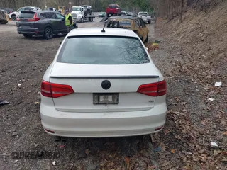2015 Volkswagen Jetta SE с VIN 3VWD17AJ8FM335279, выставлен на аукционе IAAI как лот 42037495 с пробегом 106 893 миль миль и . История ставок и продаж доступна на DreamBid. Изображение 16.